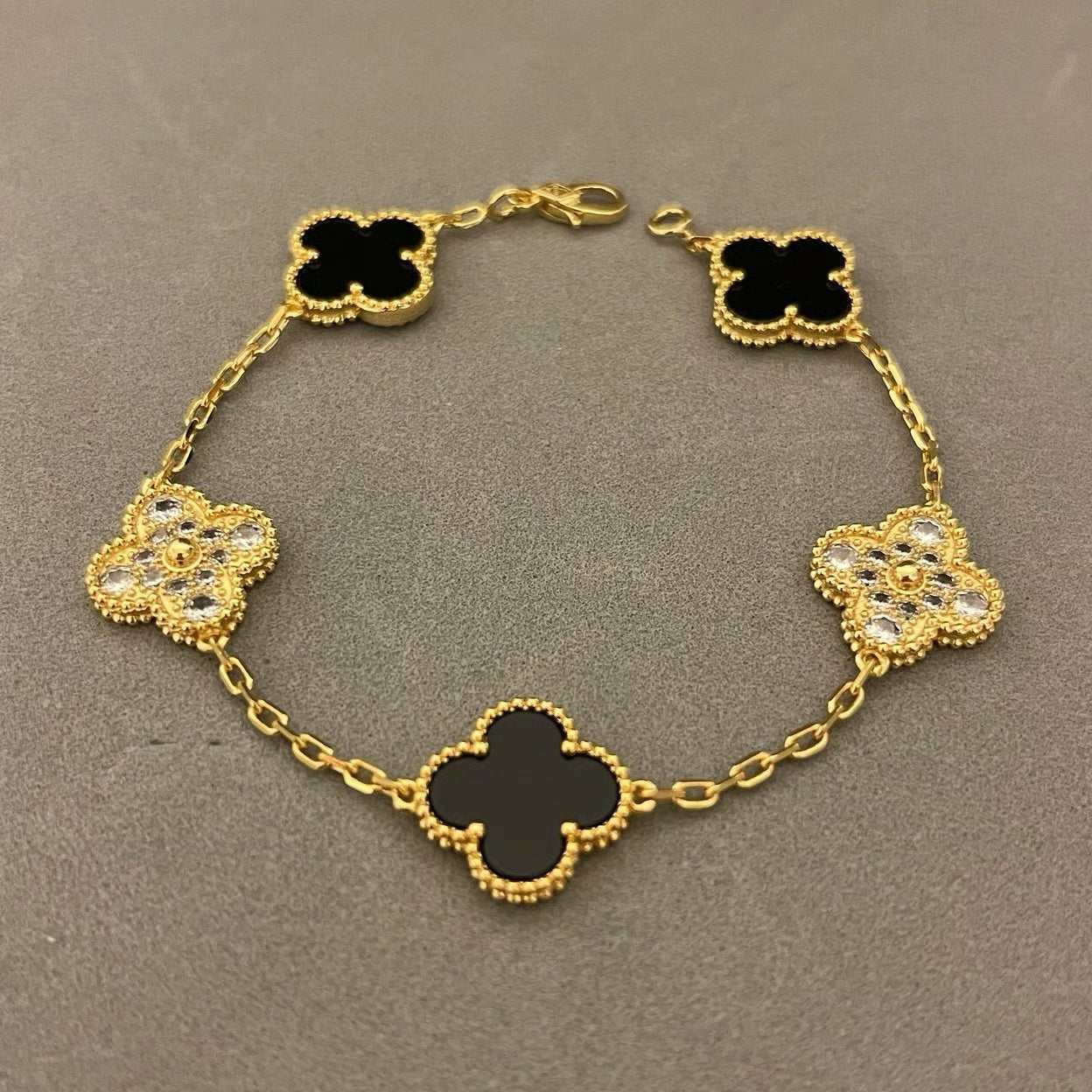 Pulsera Van Cleef Bañada en Oro de 18K con Diamantes 💎